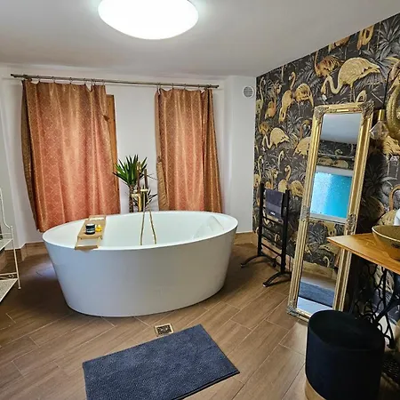 Golden Violet * Budapest